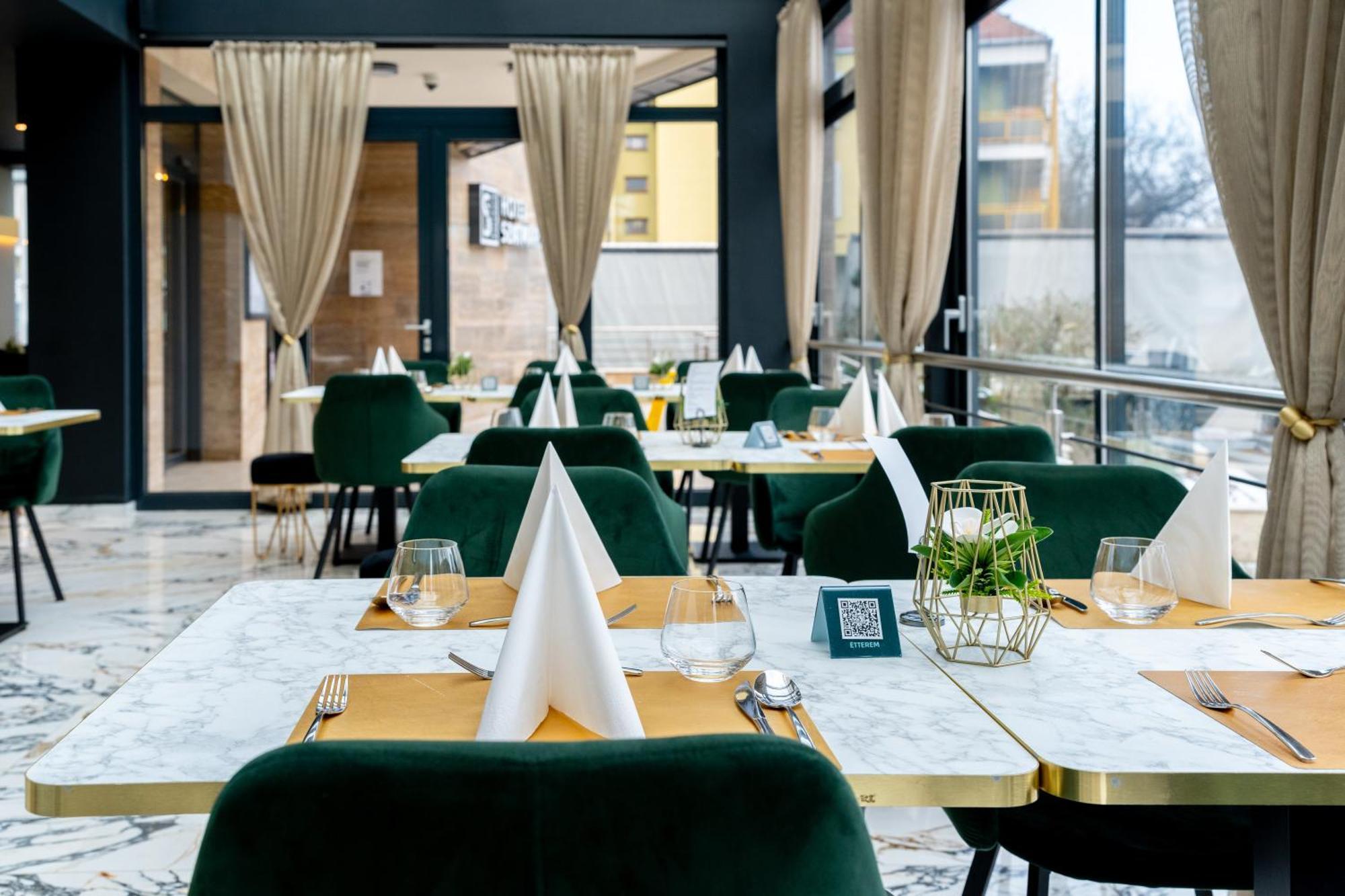 Hotel Szatmari & Etterem Jászberény Eksteriør bilde